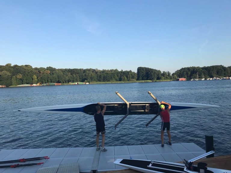 boat into water fo a fast tour in the evening